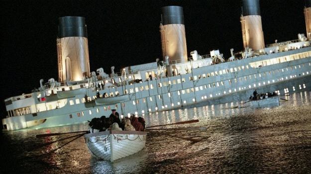 Tak tonął Titanic w filmie Jamesa Camerona /materiały prasowe