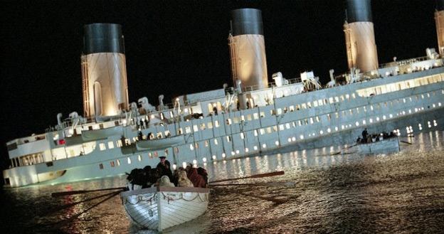 Tak tonął Titanic w filmie Jamesa Camerona /materiały prasowe