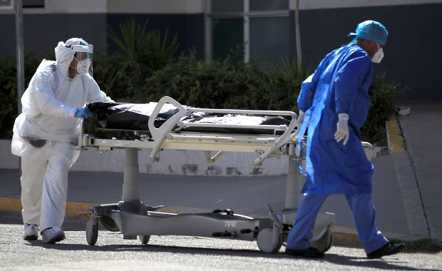 Tak tragicznych danych jeszcze nie mieliśmy. W ciągu 24 godzin koronawirus zabił ponad 100 ludzi