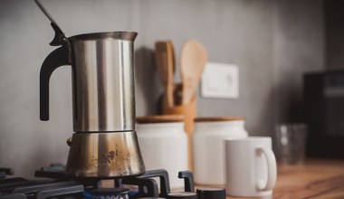 Tak uratujesz przypaloną kawiarkę. Będzie ci służyła przez kolejne lata