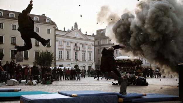 Tak w 2010 roku realizowano scenę wybuchu na krakowskim Rynku Głównym /Agencja FORUM
