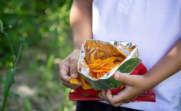 Tak walczą z otyłością wśród dzieci. Zakazali pewnych reklam