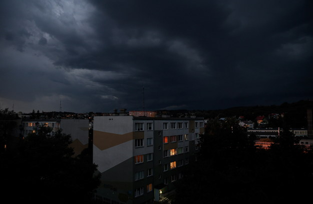 Tak wczoraj wyglądały burzowe chmury nad Przemyślem /Darek Delmanowicz /PAP
