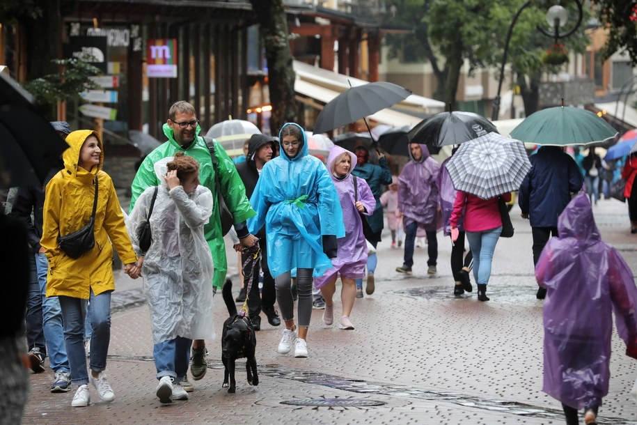 Tak wczoraj wyglądały Krupówki / 	Grzegorz Momot    /PAP