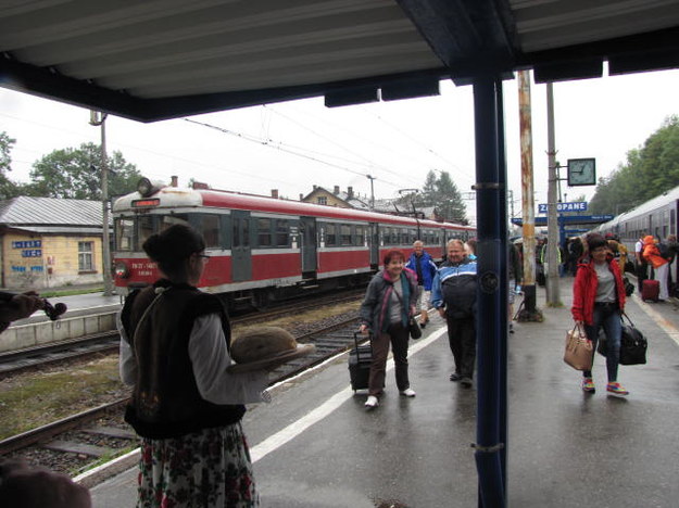 Tak witaliśmy pasażerów na dworcu w Zakopanem. /Maciej Pałahicki /RMF FM