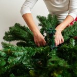 Tak wyczyścisz sztuczną choinkę. Użyj tego, a w święta będzie jak nowa