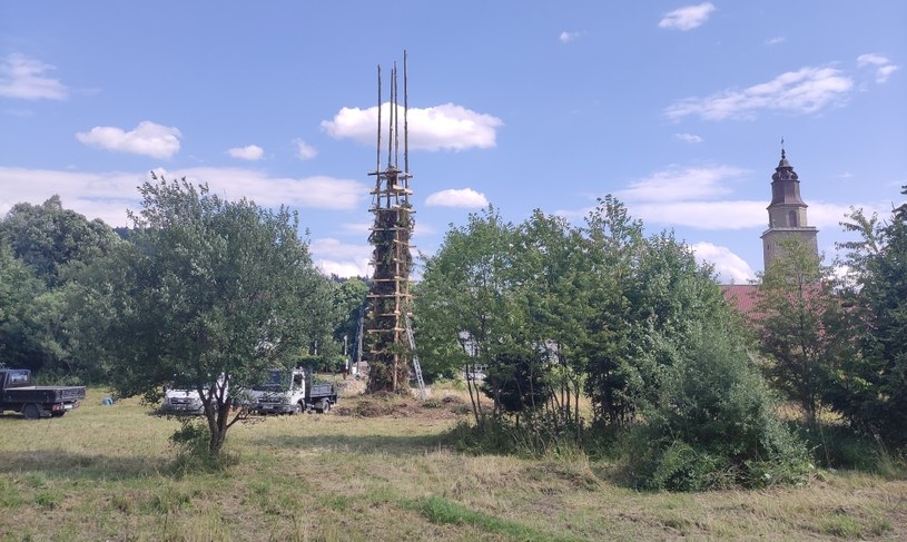 Tak wygląda budowanie wysokiej na kilkanaście metrów hudy /Natalia Grygny/Interia.pl /archiwum prywatne