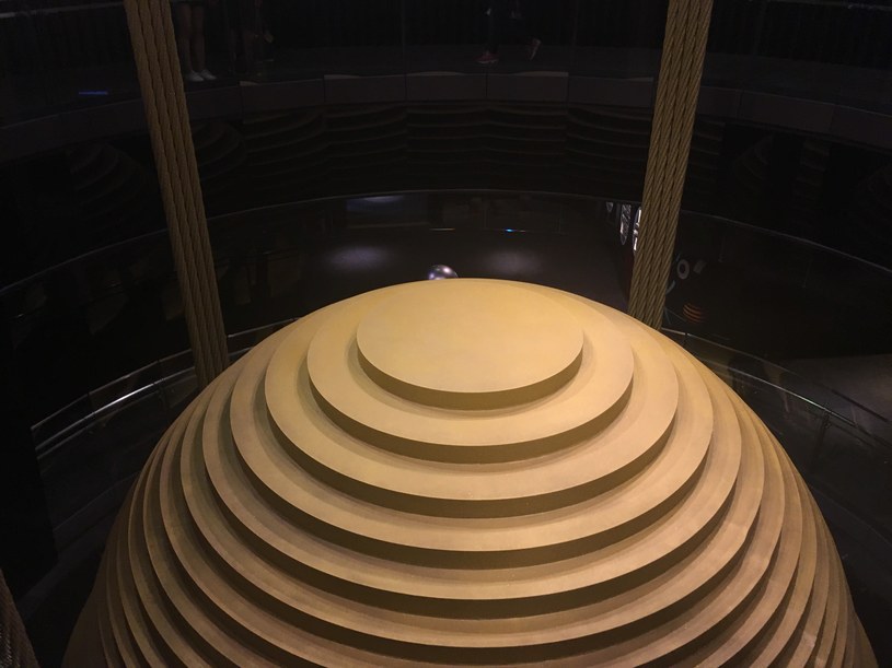 Tak wygląda dynamiczny eliminator drgań zainstalowany w Taipei 101 /INTERIA.PL
