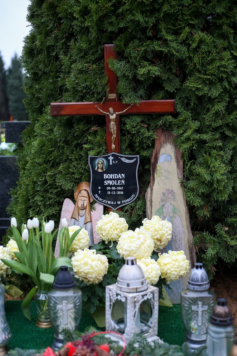 Tak wygląda grób Bohdana Smolenia /Przemysław Szyszka / SE /East News