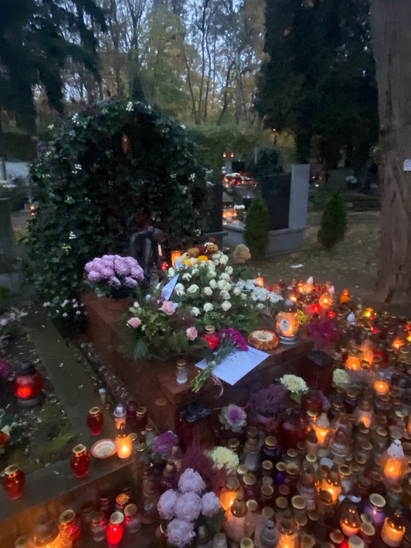 Tak wygląda grób Kory 2 listopada 2021 /pomponik.pl /pomponik.pl