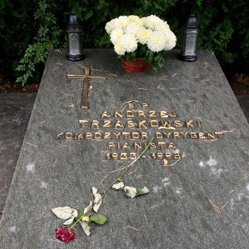 Tak wygląda grób ojca Rafała Trzaskowskiego. W zeszłym roku spoczęła tutaj również mama kandydata na prezydenta /Sławomir Olzacki /East News