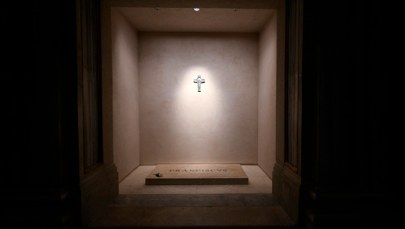 Tak wygląda grób papieża Franciszka. Pokazano zdjęcia