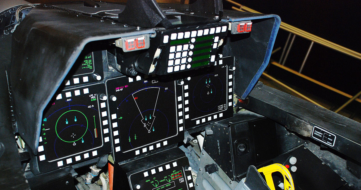 Tak wygląda kokpit myśliwca F-22 Raptor /USAF/domena publiczna /Wikipedia