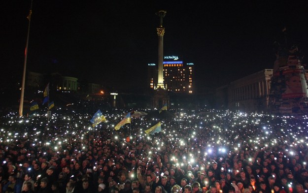 Tak wygląda Majdan wieczorem /IGOR KOVALENKO /PAP/EPA