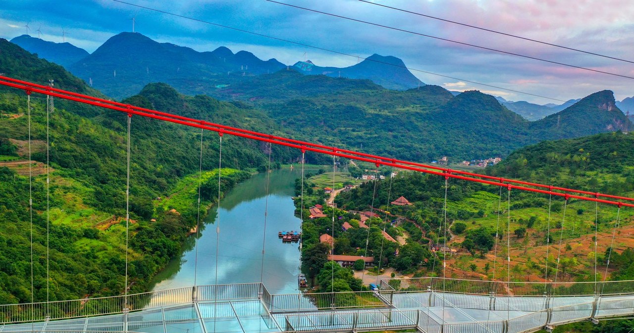 Tak wygląda najdłuższy szklany most na świecie /materiały prasowe