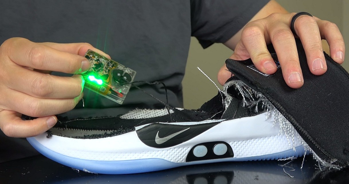 Tak wygląda od środka mechanizm samowiążących się butów Nike Adapt BB /Geekweek