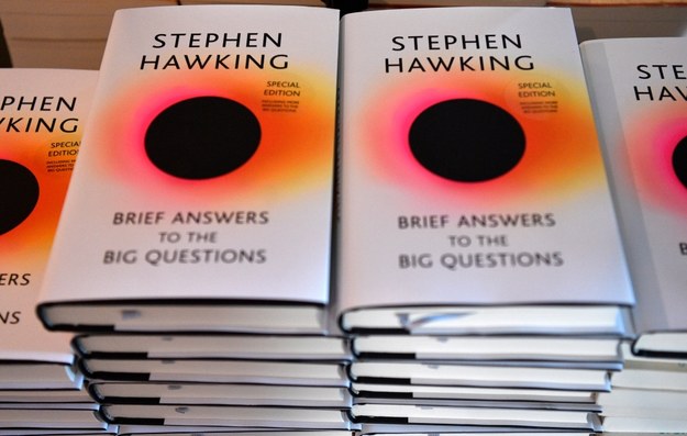 Tak wygląda okładka najnowszej książki Stephena Hawkinga /NEIL HALL /PAP/EPA