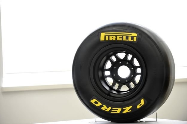 Tak wygląda opona firmy Pirelli dla bolidów Formuły 1 /AFP