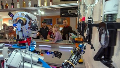 Tak wygląda robot-barman, który chętnie drinka przygotuje