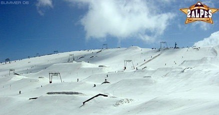 Tak wygląda snowpark w Les 2 Alpes w lato! /materiały prasowe