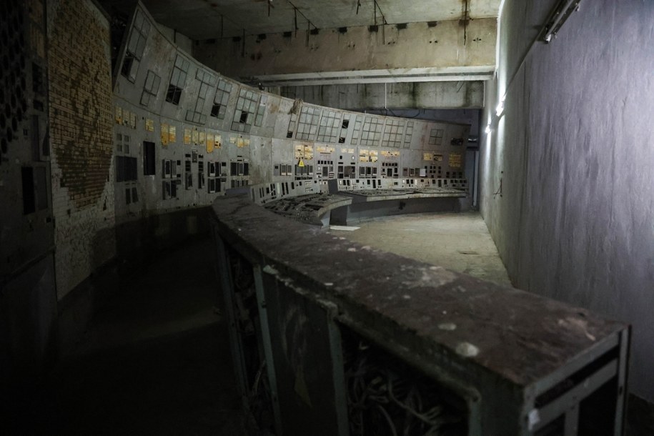 Tak wygląda teraz udostępniona do zwiedzania sterownia w IV bloku energetycznym w Czarnobylu /Victor Kovalchuk /PAP