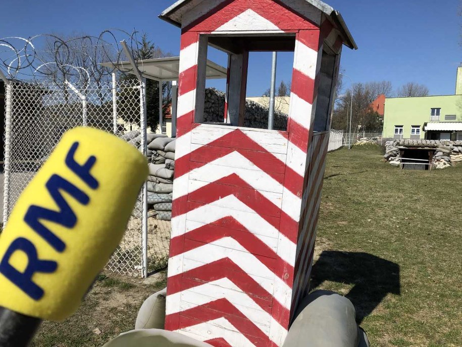 Tak wygląda wjazd na teren posterunku obserwacyjnego. /Michał Dobrołowicz /RMF FM