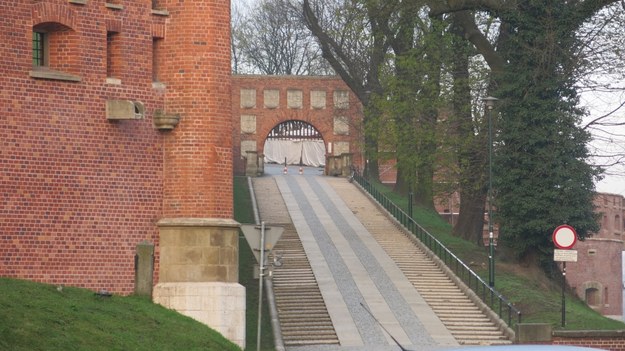 Tak wygląda wjazd na Wawel o poranku /Jacek Skóra /RMF FM