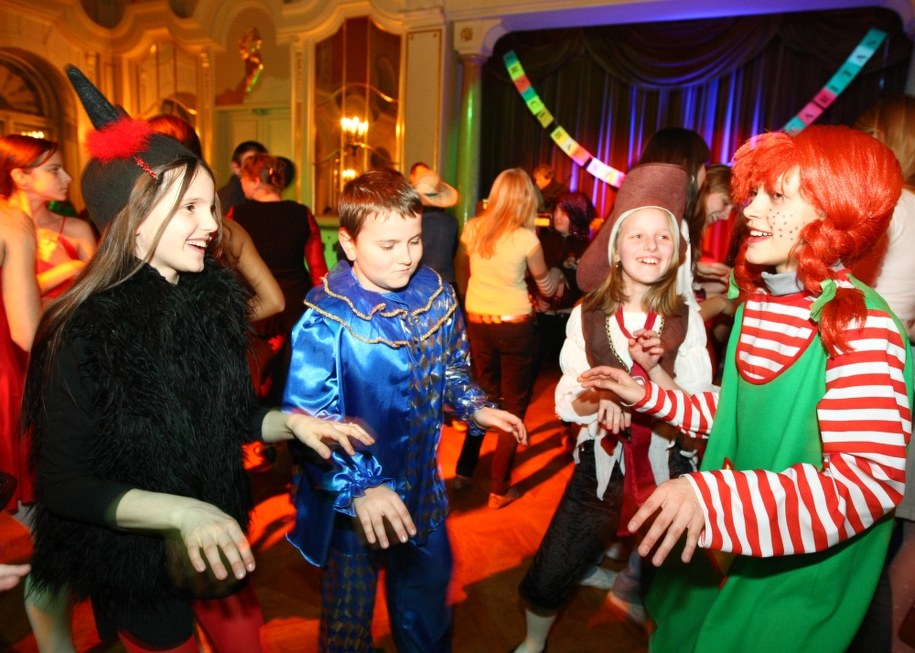 Tak wygląda współczesny bal maskowy /Grzegorz Michałowski /PAP