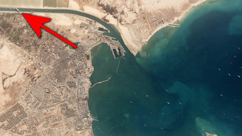 Tak wygląda z satelity kontenerowiec Ever Given blokujący Kanał Sueski [ZDJĘCIA] /Geekweek