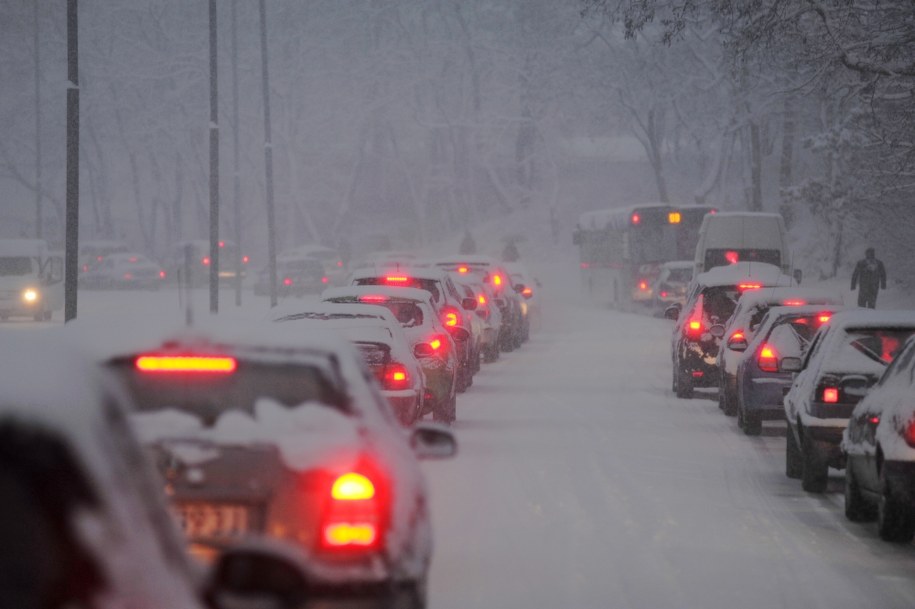 Tak wygląda zasypany, zakorkowany Szczecin /Fot. Marcin Bielecki /PAP