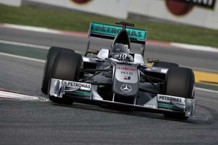 Tak wyglądać może nowy bolid Michaela Schumachera /AFP
