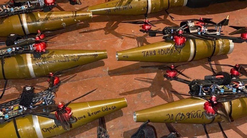 Tak wyglądają drony komercyjne z przyczepionymi granatami do RPG-7, jakie używa Ukraina /@Jesuitchild /Twitter
