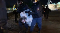 Tak wyglądają zatrzymania protestujących Rosjan