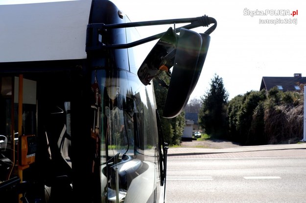 Tak wyglądał autobus po zderzeniu z sygnalizatorem /Policja Śląska /Policja