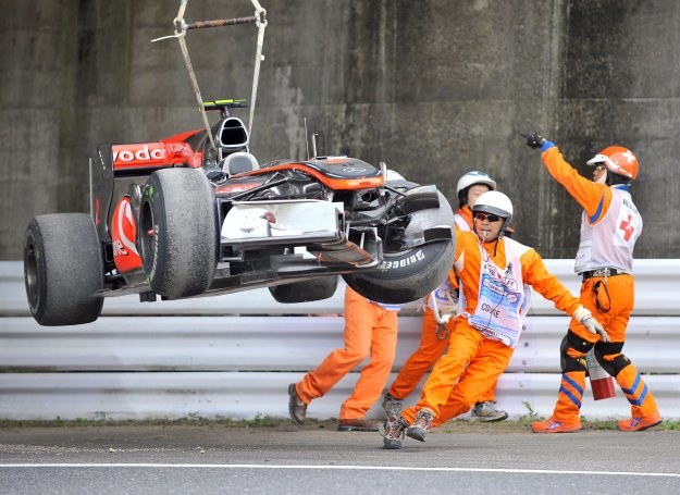 Tak wyglądał bolid Lewisa Hamiltona po wypadku /AFP