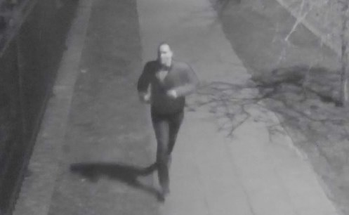 Tak wyglądał napastnik, który zranił kobietę nożem /KRP Warszawa II /