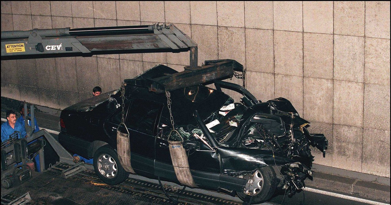 Tak wyglądał samochód Lady Di po tragicznym wypadku /- /East News