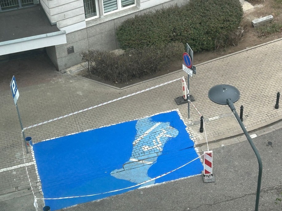 Tak wyglądało miejsce po tym, jak odjechało z niego auto /Michał Krasoń /RMF FM