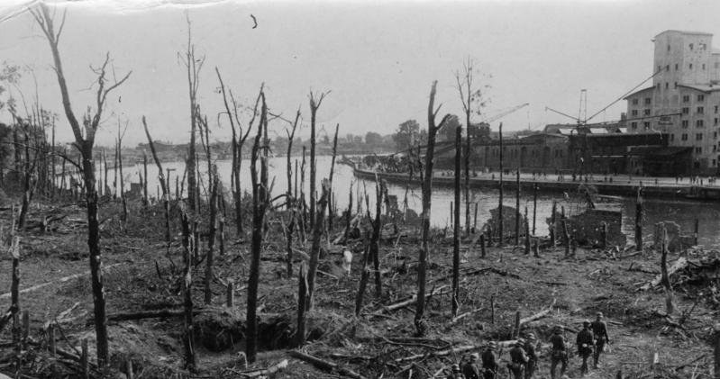 Tak wyglądało Westerplatte 9 września 1939 r. Archeolodzy szukają pozostałości po walkach. /Bundesarchiv, Bild 183-2008-0513-500 / CC-BY-SA 3.0 /Wikimedia