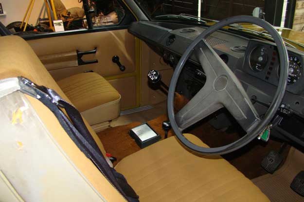 Tak wyglądało wnętrze pierwszego Range Rovera, produkowanego od 1970 r. /INTERIA.PL