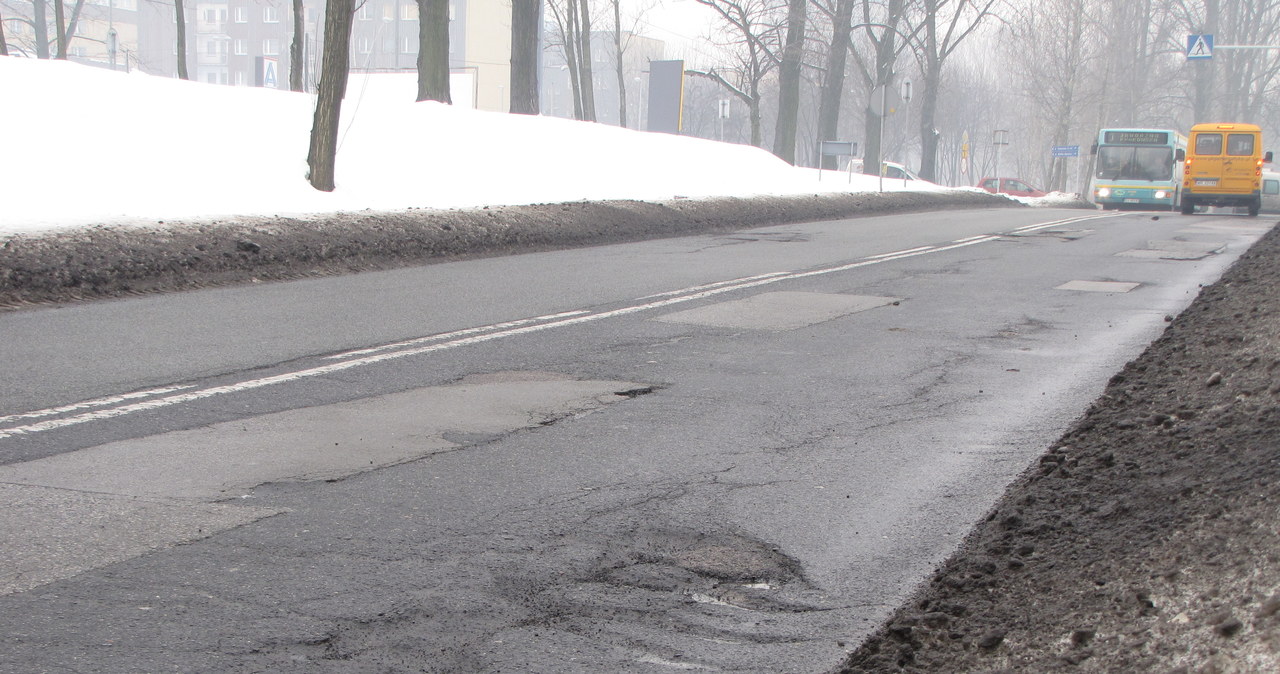 Tak wyglądały dziurawe polskie drogi trzy lata temu. Zdjęcia reporterów RMF FM: