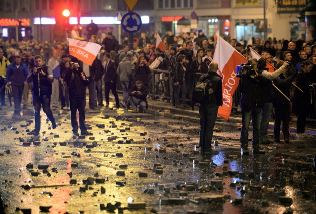 Tak wyglądały ulice Warszawy podczas wczorajszego Marszu Niepodległości /Jacek Turczyk /PAP