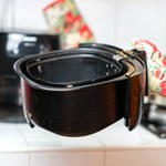 Tak z łatwością wyczyścisz przypalony air fryer. Oszczędzisz czas i pieniądze