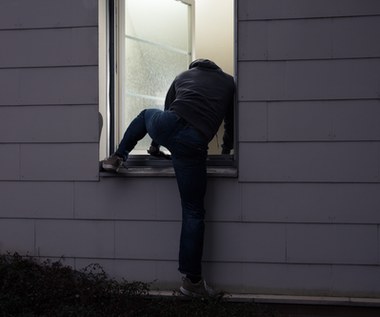 Tak zachęcasz złodzieja do włamania. Wypróbuj ten patent, a ominie twój dom z daleka