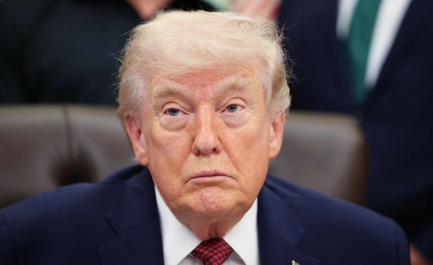 Tak źle w tej kadencji jeszcze nie było. Spadają notowania Trumpa