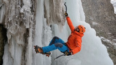 Taka atrakcja zdarza się tylko przy silnych mrozach. W Kielcach powstaje lodospad