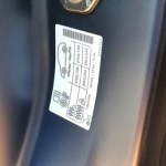 eksploatacja auta Taką naklejkę ma każdy samochód. Gdzie jej szukać i co na niej jest?