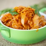 Taki bigos zjesz tylko wiosną. Jest lekki, soczysty i pełen smaku
