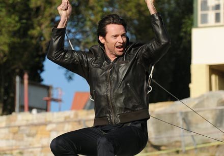 Taki cyrki musi odstawiac Hugh Jackman, by promować nowego "X-Mena" /AFP