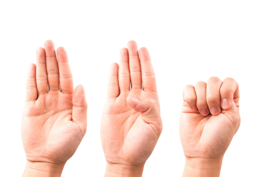 Sześciolatka uratowała rodzinę przed porwaniem. Użyła znaku SOS